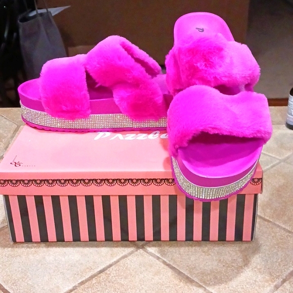 Sandal - Picture 1 of 1